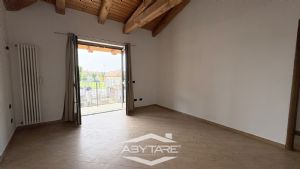 Casa indipendente su tre lati