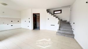 Casa indipendente su tre lati
