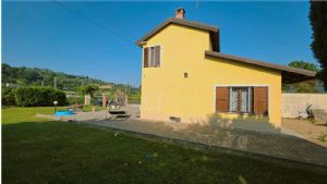 Cascina ristrutturata a pochi minuti da Asti con giardino