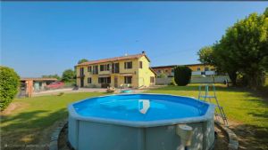 Cascina ristrutturata a pochi minuti da Asti con giardino