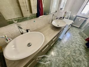 ampio appartamento con il terrazzo vendita Moncalieri Via Lagrange 8