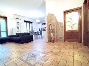 APPARTAMENTO DI 88 MQ CON DOPPI SERVIZI RISTRUTTURATO !