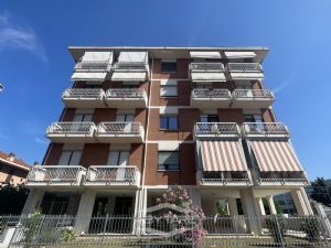 3 locali vendita Moncalieri Via del Ballo 15