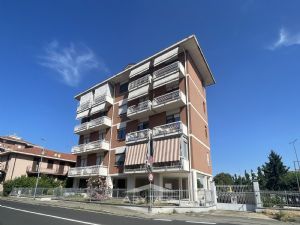 3 locali vendita Moncalieri Via del Ballo 15