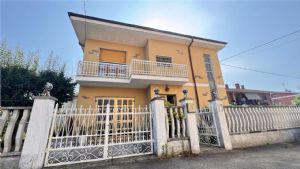 SAN FEDELE-VILLA BIFAMILIARE LIBERA SU 4 LATI