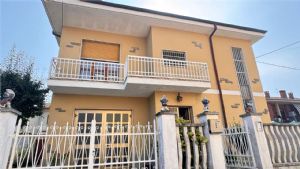 SAN FEDELE-VILLA BIFAMILIARE LIBERA SU 4 LATI