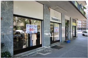 Locale commerciale in affitto totalmente ristrutturato