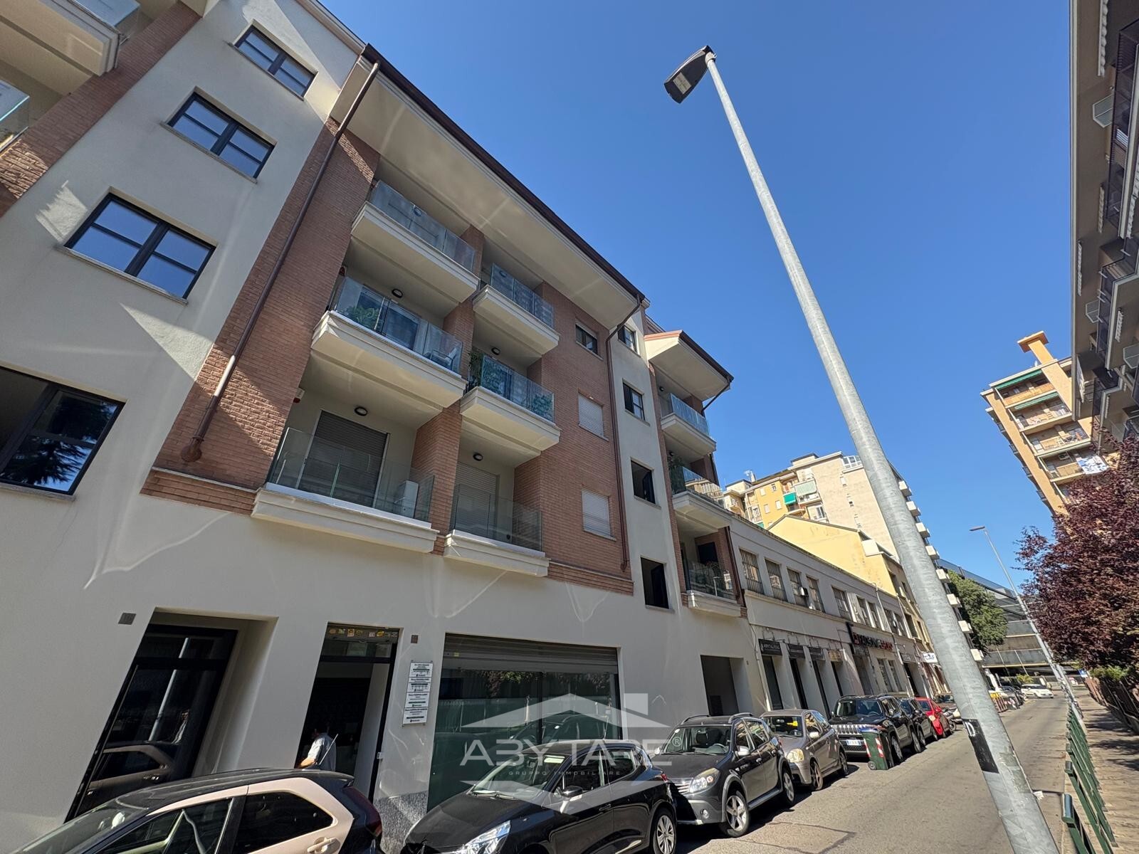 3 LOCALI IN LOCAZIONE IN RECENTE COSTRUZIONE