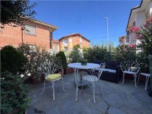 Prestigioso appartamento in villa – 230 mq con giardino, taverna e garage
