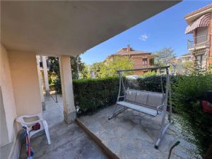 Prestigioso appartamento in villa – 230 mq con giardino, taverna e garage