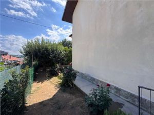 Prestigioso appartamento in villa – 230 mq con giardino, taverna e garage