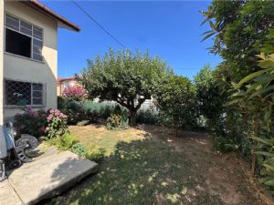 Prestigioso appartamento in villa – 230 mq con giardino, taverna e garage