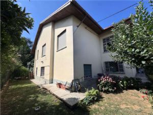 Prestigioso appartamento in villa – 230 mq con giardino, taverna e garage