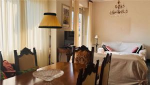 Prestigioso appartamento in villa – 230 mq con giardino, taverna e garage