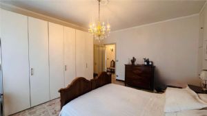 Prestigioso appartamento in villa – 230 mq con giardino, taverna e garage