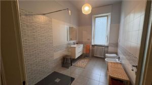 Prestigioso appartamento in villa – 230 mq con giardino, taverna e garage
