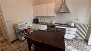 Prestigioso appartamento in villa – 230 mq con giardino, taverna e garage