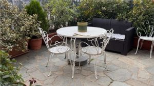 Prestigioso appartamento in villa – 230 mq con giardino, taverna e garage