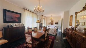 Prestigioso appartamento in villa – 230 mq con giardino, taverna e garage