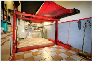 Box auto con ponte sollevatore – Fronte Giardini Montanaro!