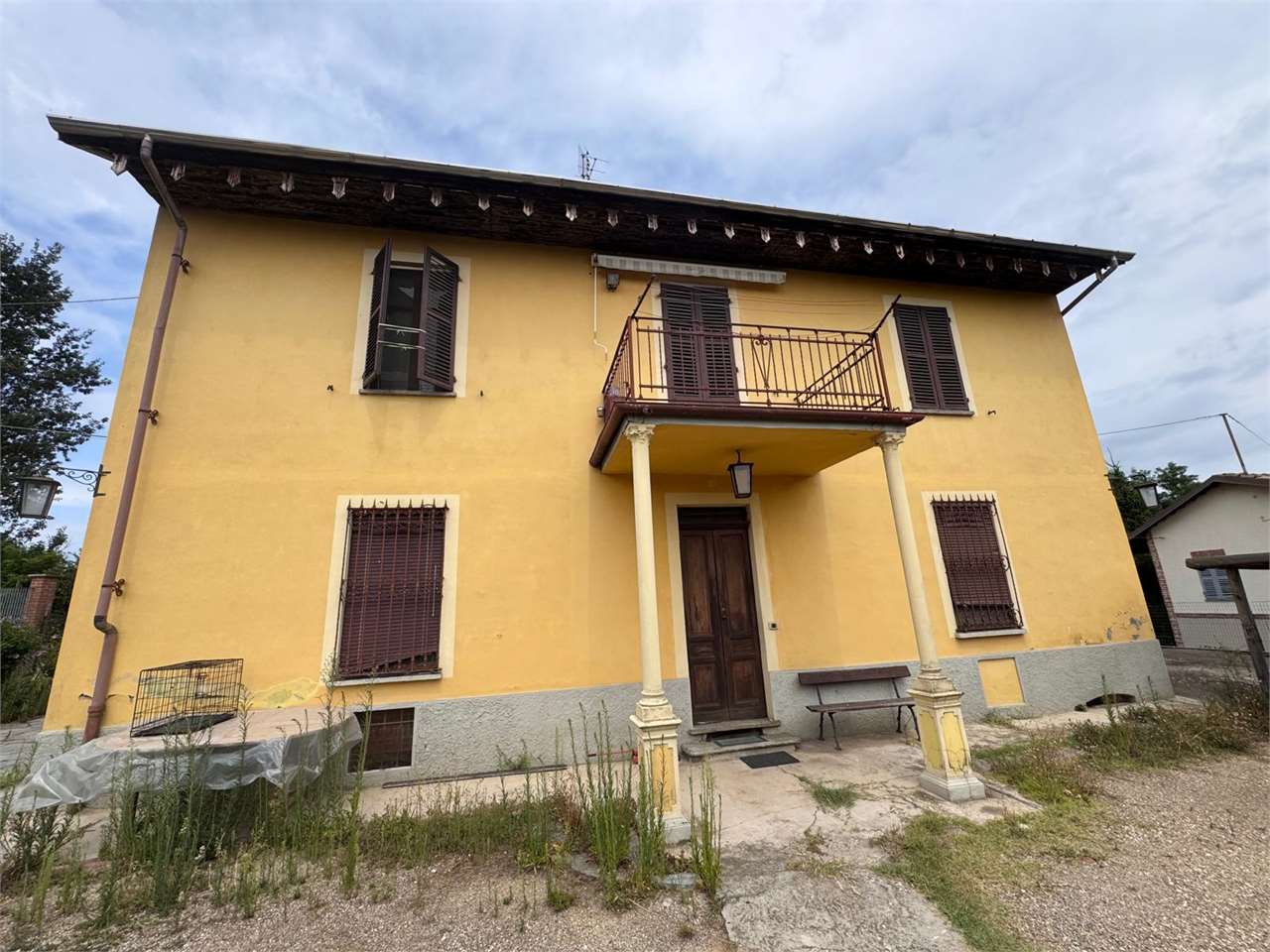 NORD CASA BIFAMILIARE INDIPENDENTE CON AMPIO GIARDINO