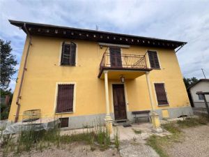 NORD CASA BIFAMILIARE INDIPENDENTE CON AMPIO GIARDINO