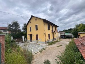 NORD CASA BIFAMILIARE INDIPENDENTE CON AMPIO GIARDINO
