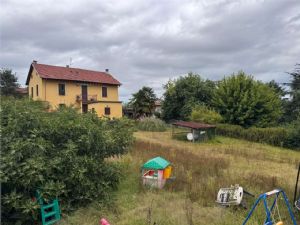 NORD CASA BIFAMILIARE INDIPENDENTE CON AMPIO GIARDINO