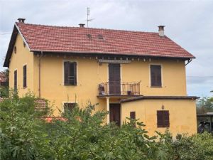 NORD CASA BIFAMILIARE INDIPENDENTE CON AMPIO GIARDINO