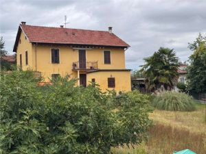 NORD CASA BIFAMILIARE INDIPENDENTE CON AMPIO GIARDINO