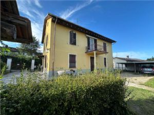 NORD CASA BIFAMILIARE INDIPENDENTE CON AMPIO GIARDINO