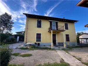 NORD CASA BIFAMILIARE INDIPENDENTE CON AMPIO GIARDINO