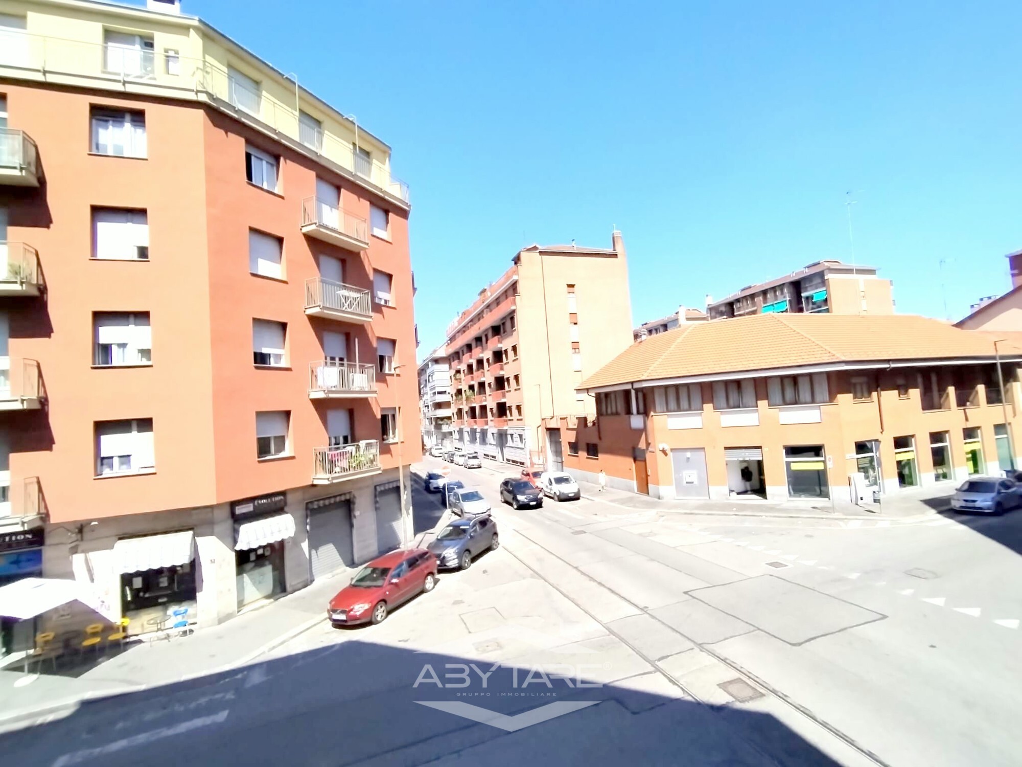 TRILOCALE CON VOLENDO BOX AUTO