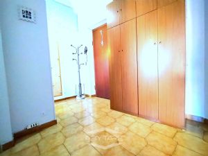 TRILOCALE CON VOLENDO BOX AUTO