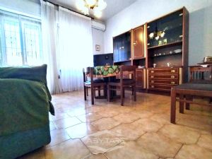 TRILOCALE CON VOLENDO BOX AUTO