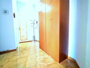 TRILOCALE CON VOLENDO BOX AUTO