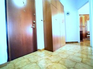 TRILOCALE CON VOLENDO BOX AUTO