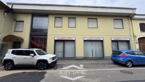 Locale commerciale in vendita a Carignano