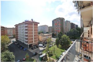 Torino Piazza Guala – 4 locali ristrutturato con doppi servizi e balconi luminosi