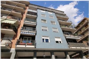 Torino Piazza Guala – 4 locali ristrutturato con doppi servizi e balconi luminosi