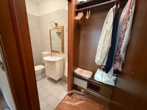 VILLA A SCHIERA CON GIARDINO DI 50 MQ. CAMINO E BOX AUTO