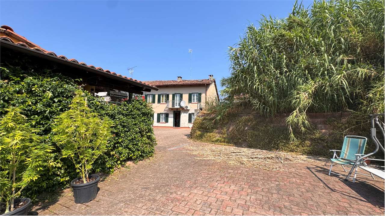 ROCCHETTA TANARO-RISTRUTTURATO ARREDATO
