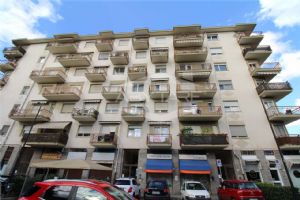 TRILOCALE AMPIA METRATURA NEL CENTRO PAESE