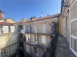 Eleganza storica nel cuore di Asti – Ampio appartamento in palazzo settecentesco