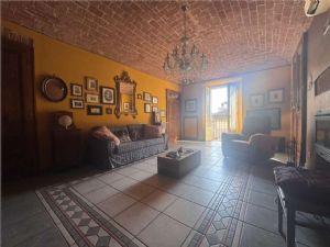 Eleganza storica nel cuore di Asti – Ampio appartamento in palazzo settecentesco