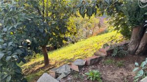 VALGERA-CASA SEMINDIPENDENTE CON TERRENO