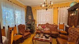 VALGERA-CASA SEMINDIPENDENTE CON TERRENO