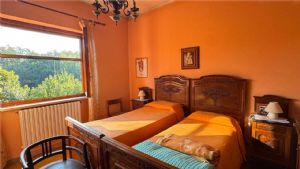 VALGERA-CASA SEMINDIPENDENTE CON TERRENO