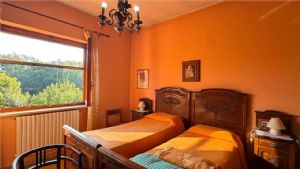 VALGERA-CASA SEMINDIPENDENTE CON TERRENO