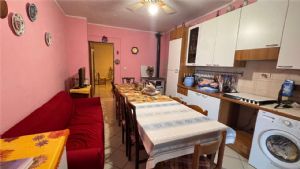 VALGERA-CASA SEMINDIPENDENTE CON TERRENO